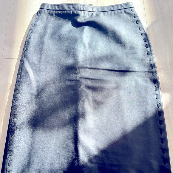 BCBG maxazria - Black real leather lined pencil skirt - Size 0 - Picture 5 of 13